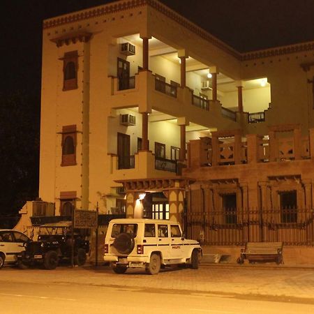 Hotel Desert Winds Bikaner Bagian luar foto