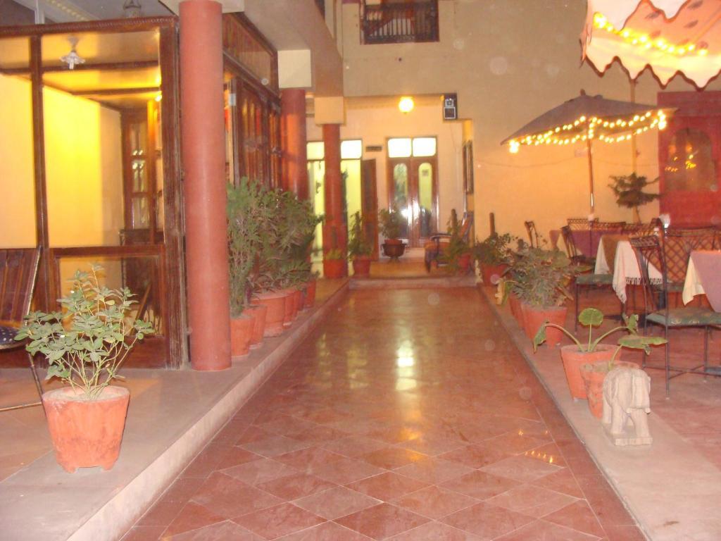 Hotel Desert Winds Bikaner Bagian luar foto