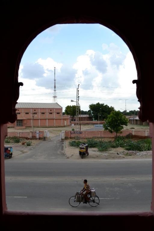 Hotel Desert Winds Bikaner Bagian luar foto