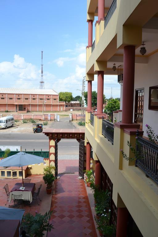 Hotel Desert Winds Bikaner Bagian luar foto